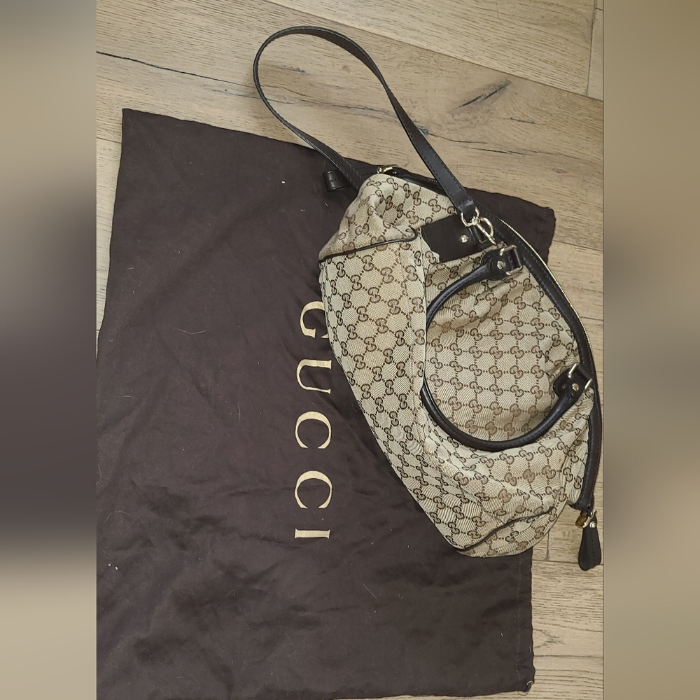 Gucci sukey shoulder bag like new